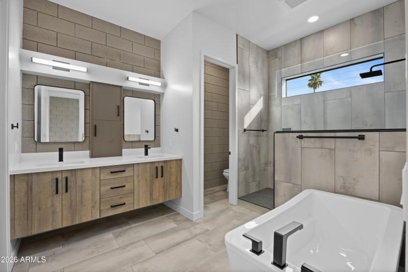 Unit 20 Primary Bath