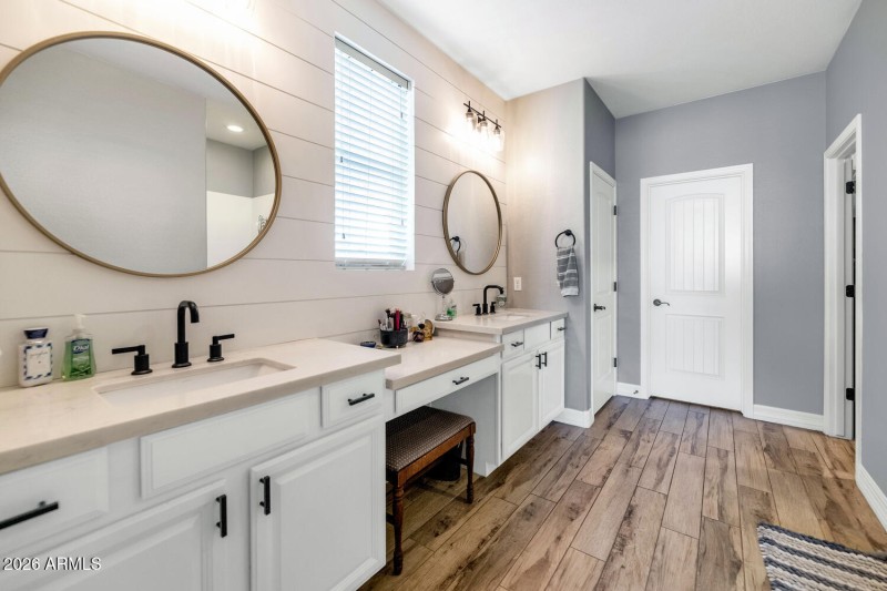 18340 W Onyx Ave-large-020-023-18340 W O