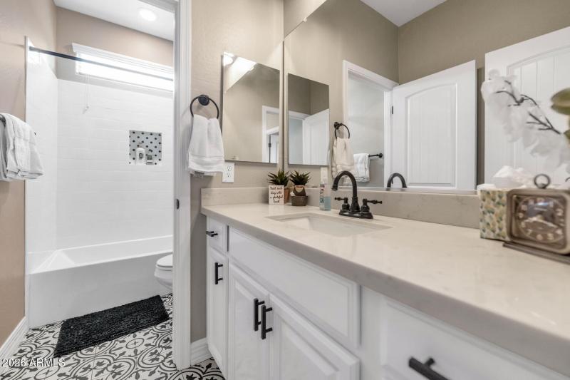 18340 W Onyx Ave-large-026-036-18340 W O