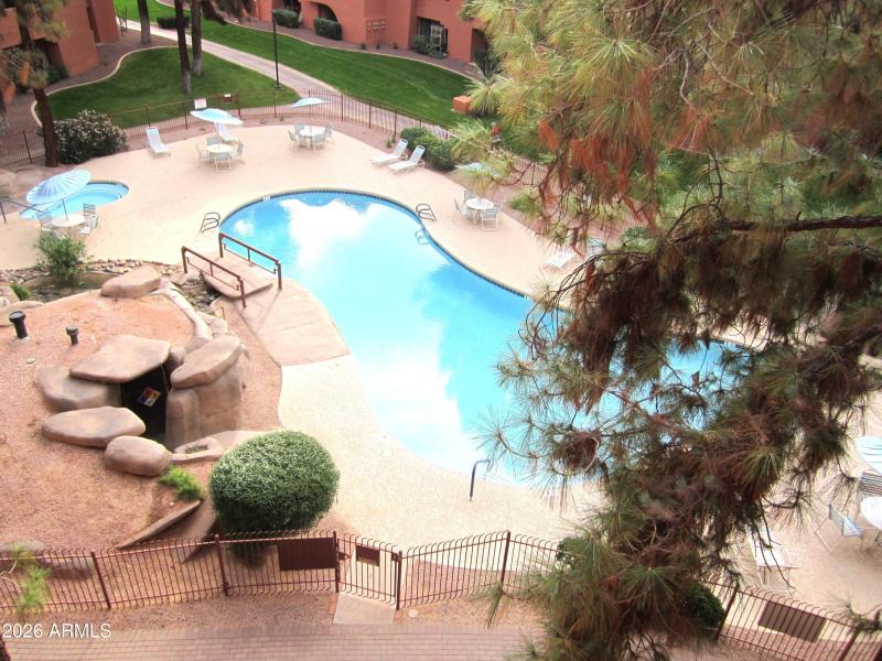 2 411 POOL VIEW