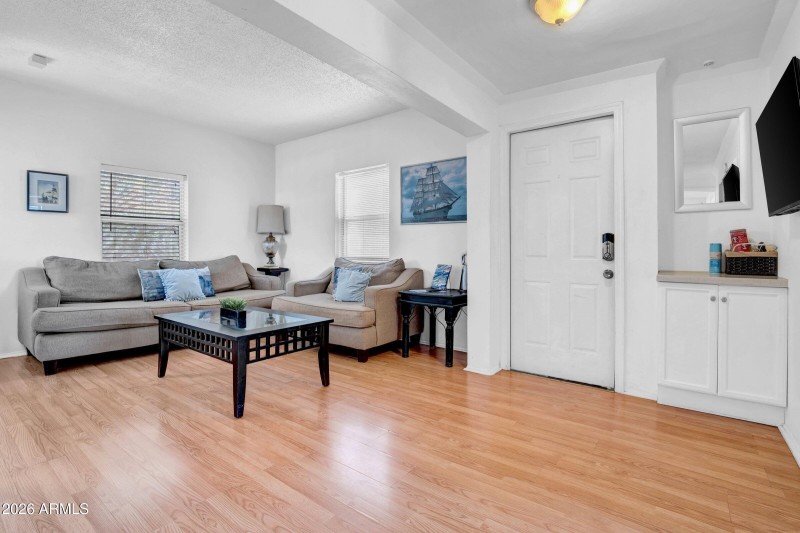 16-custom-712 E Pierce St-16