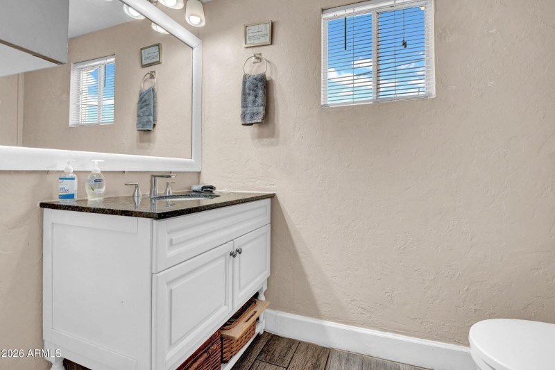 20-custom-712 E Pierce St-20