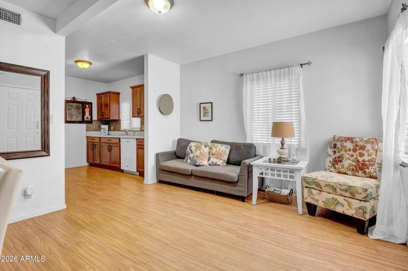 35-custom-712 E Pierce St-35