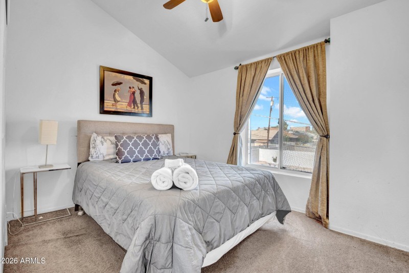 39-custom-712 E Pierce St-39