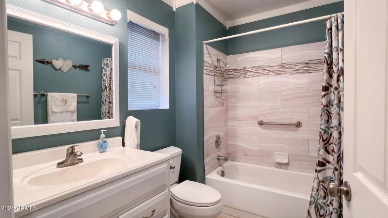 Guest Bathroom Tub/Shower