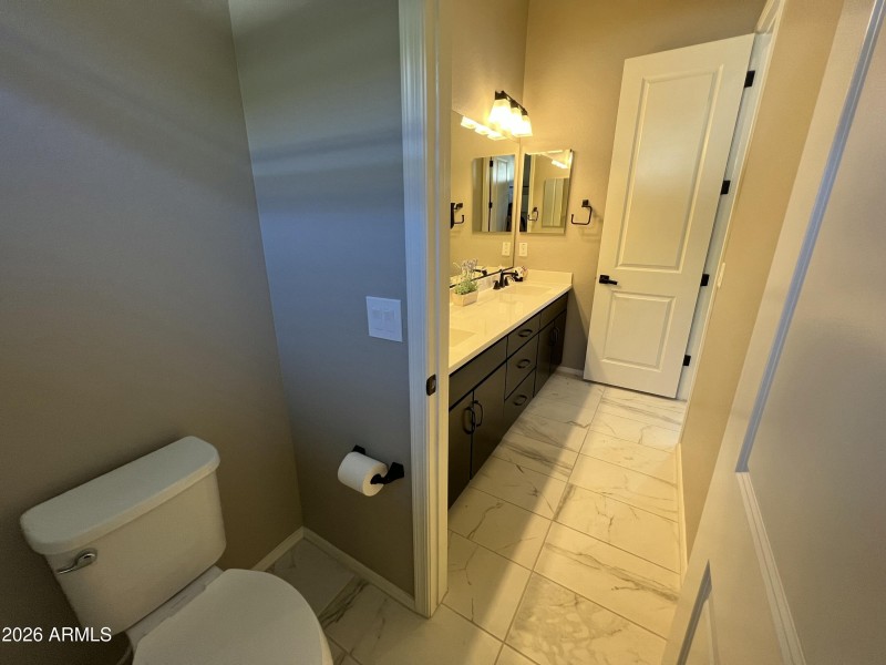 Full Guest Bathroom2