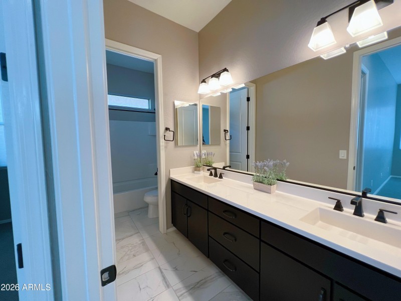 Full Guest Bathroom1