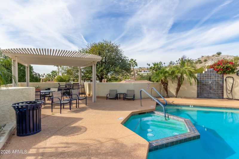 40 - Community Spa & Seating