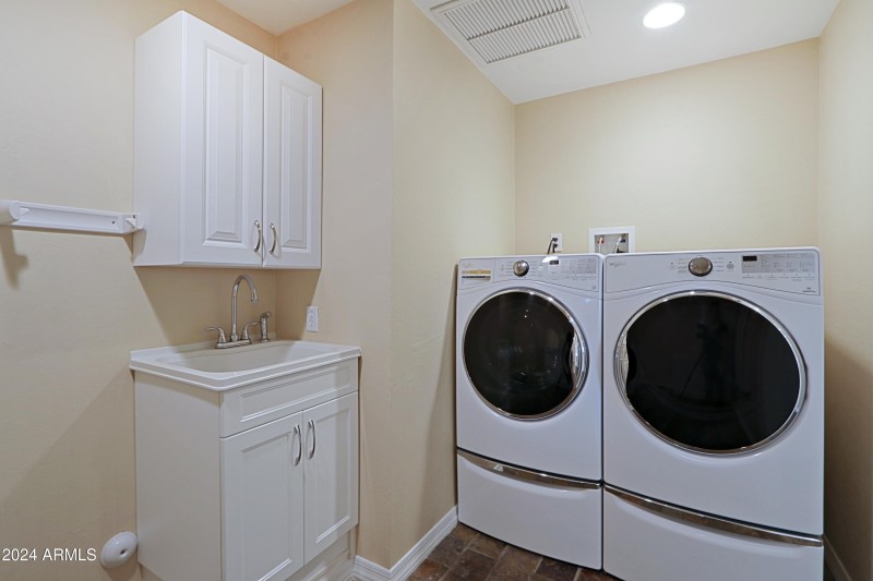 Laundry room 1