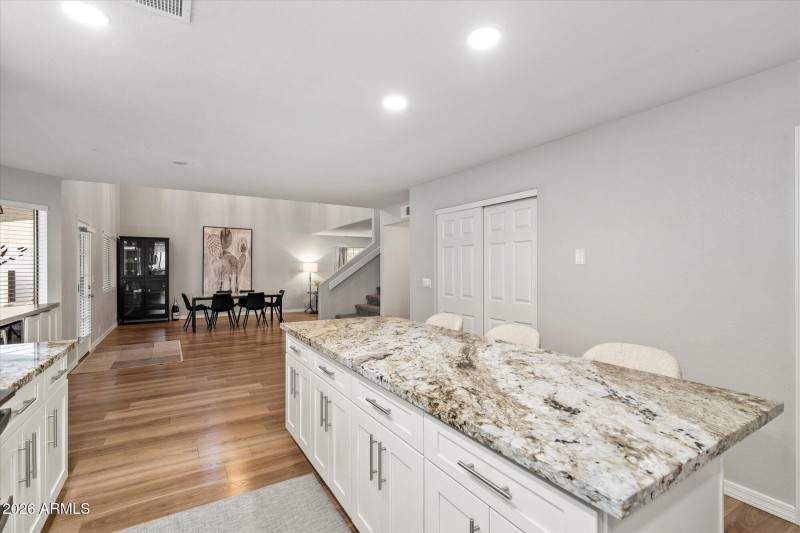 Expansive Island with Seamless Flow