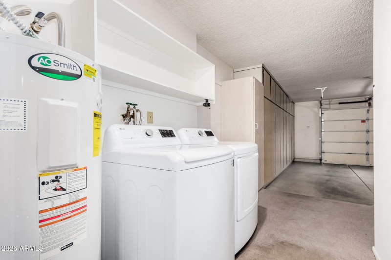 Washer/Dryer included