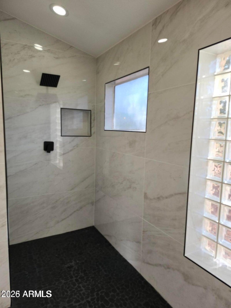 Mstr Walk-in Shower