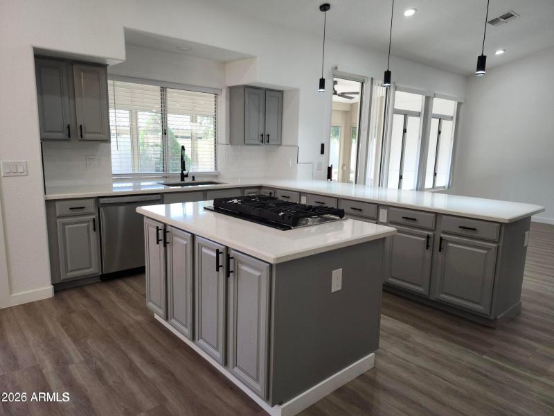 Kitchen w/Kitchen Island