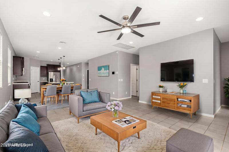 11-James - Living Room - Modern - 16 (1)