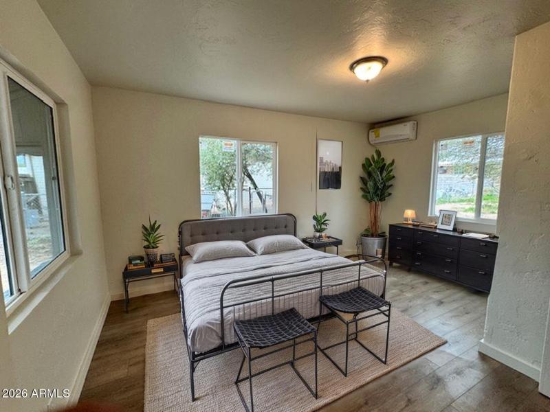 Unknown-1 - Bedroom - Industrial - 2