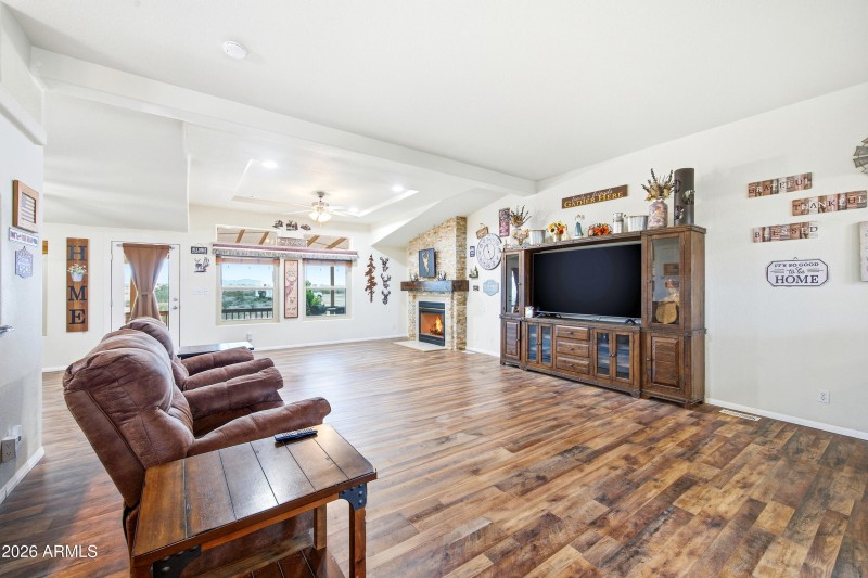 6_dsc_0250_with_fire