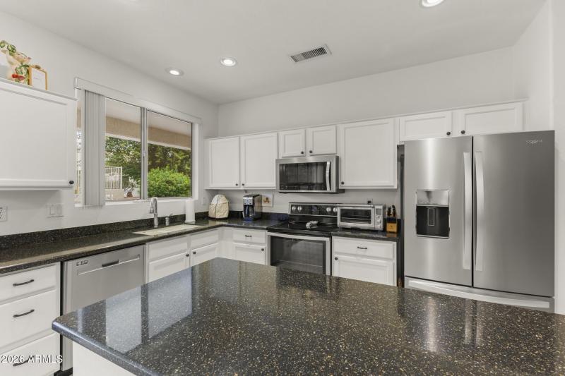 FRENCH DOOR REFRIGERATOR