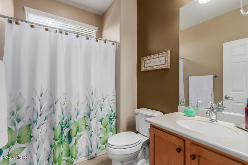 Hall Bath acroos from Guest Bedroom