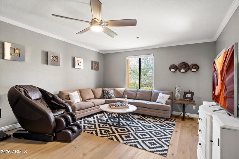 21-110Relaxing Media Zone366761