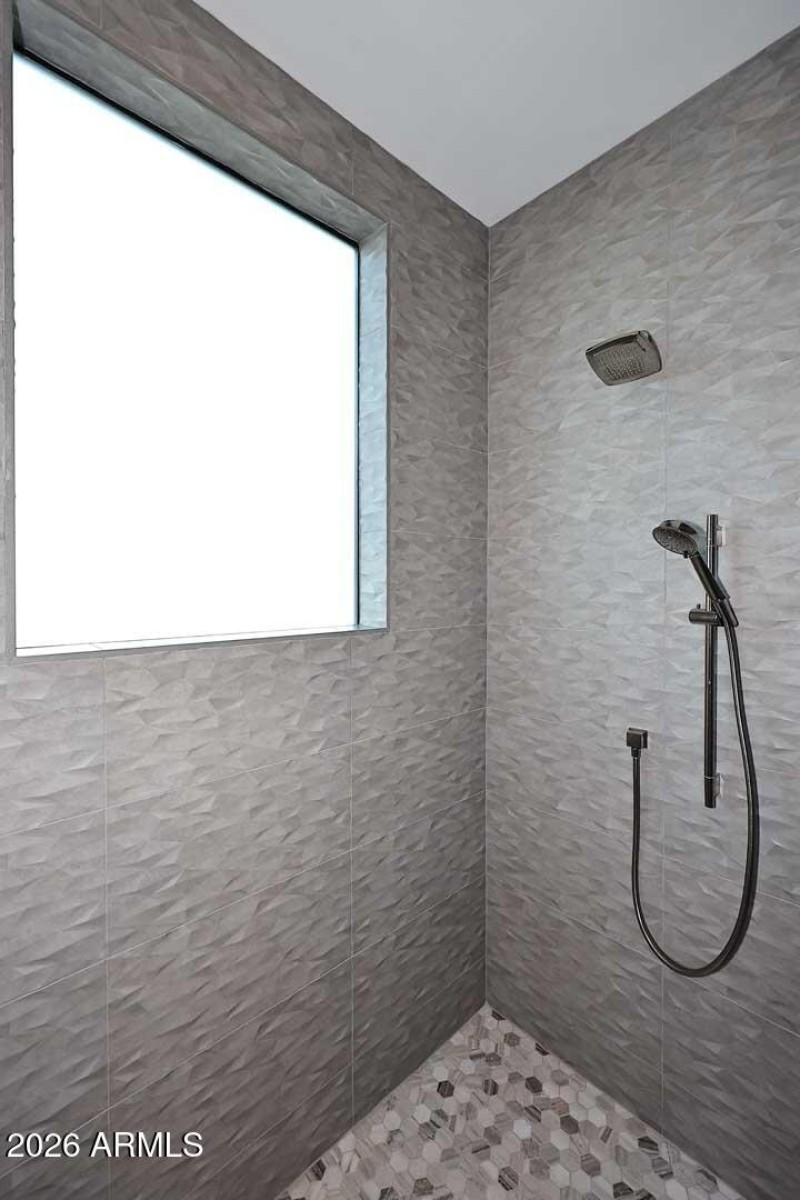2nd Guest Bedroom-Ensuite Shower