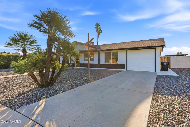 3-web-or-mls-839 W Kerry Ln Phoenix, AZ