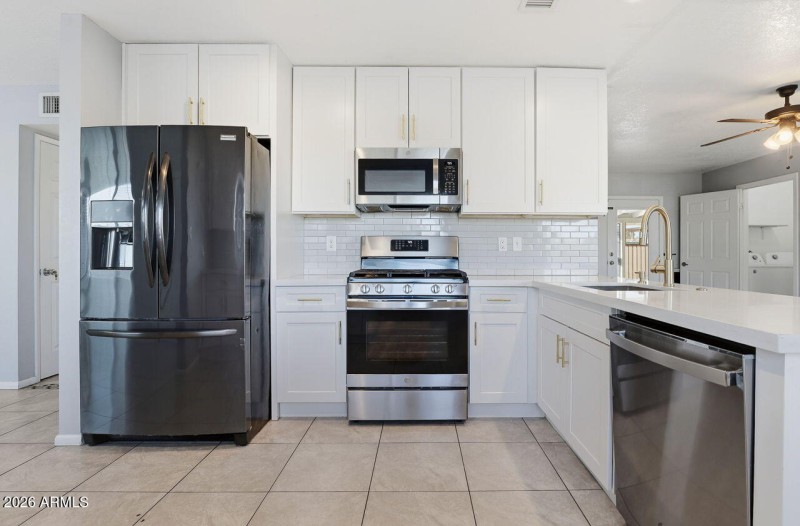 11-web-or-mls-839 W Kerry Ln Phoenix, AZ