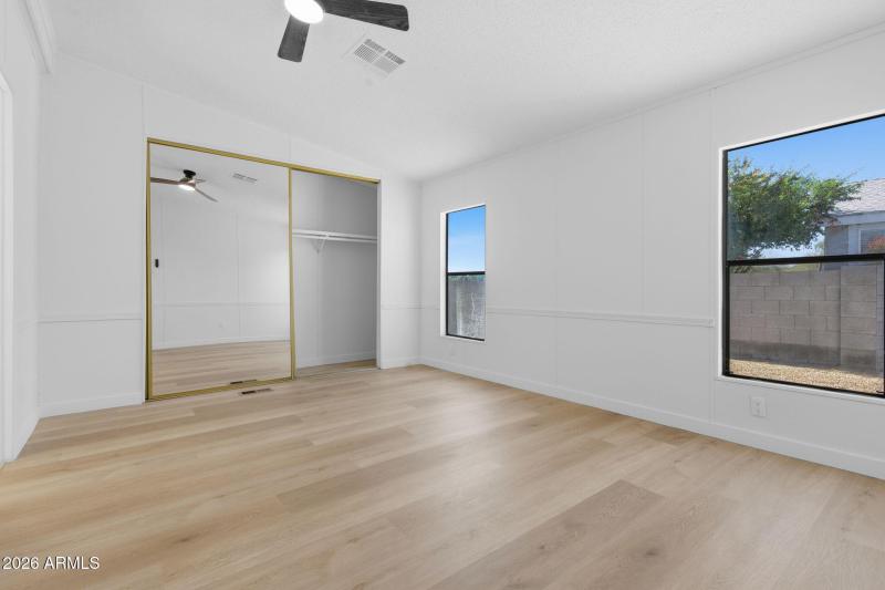 17-web-or-mls-2913 E Piute Dr-17