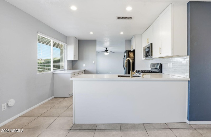 13-web-or-mls-839 W Kerry Ln Phoenix, AZ