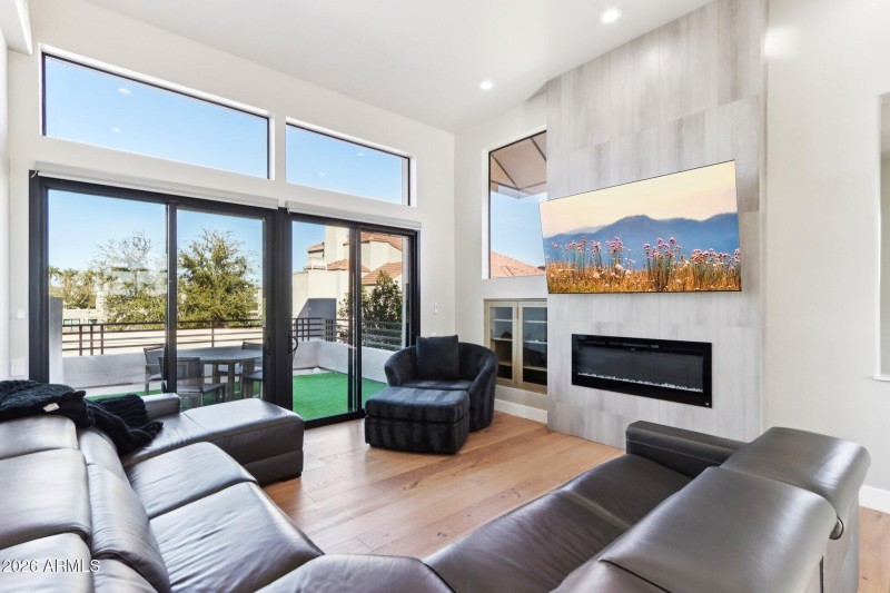 Family Rom with tiled fireplace