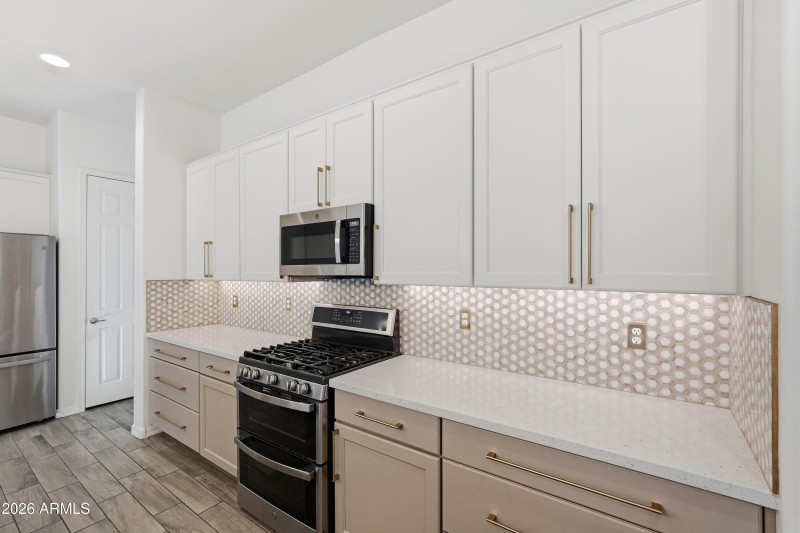 Upgraded kitchen, designer lighting