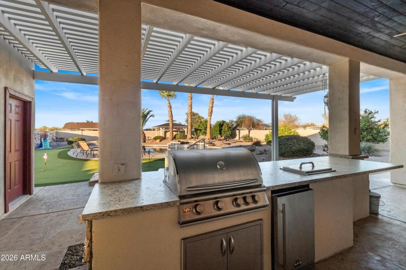 Outdoor Kitchen and Entertaining Patio