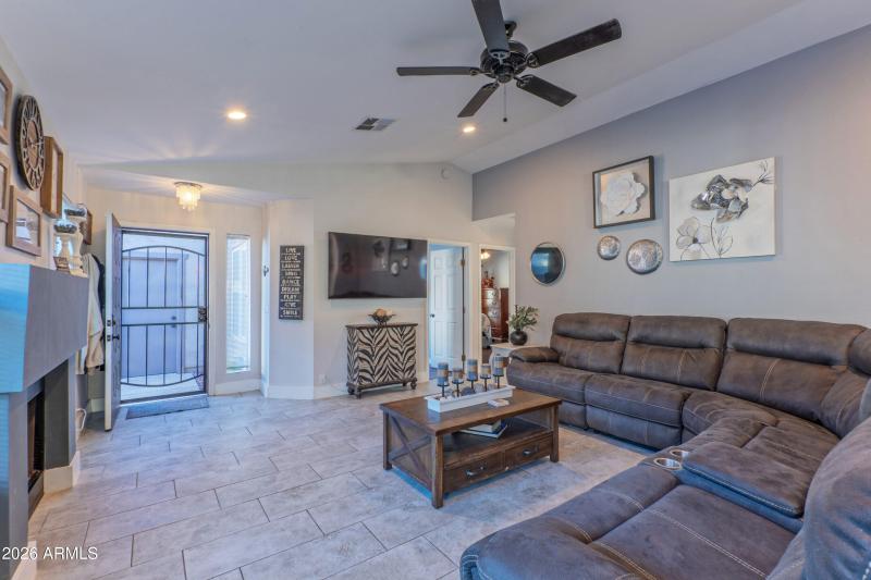 23658 North 36th Drive-print-006-019-liv