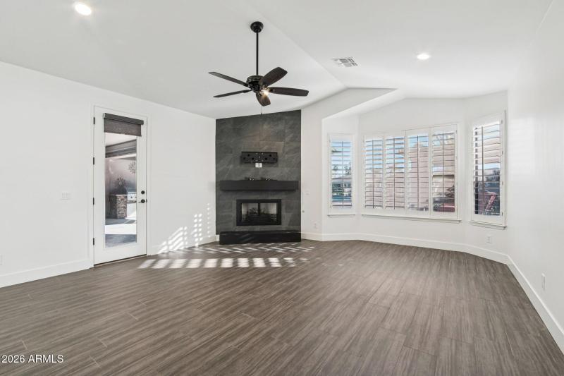 6-web-or-mls-W Firebird Dr-S1001-006