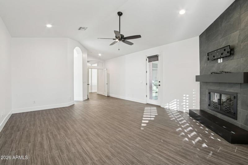 7-web-or-mls-W Firebird Dr-S1001-007