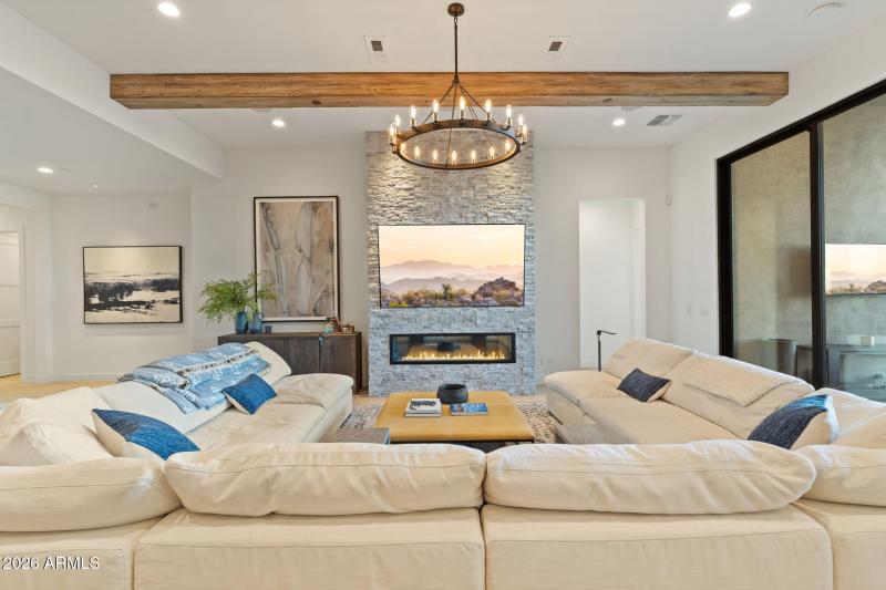 Great room w/fireplace