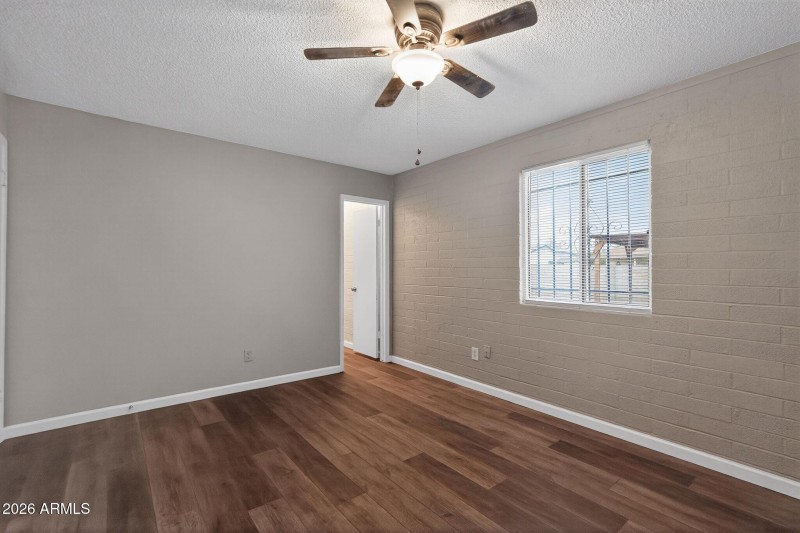 18_4127_N_74th_Ave_Phoenix_AZ_85033-Livi