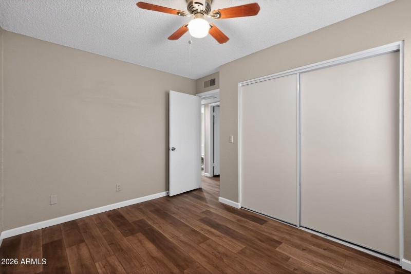 27_4127_N_74th_Ave_Phoenix_AZ_85033-Bedr