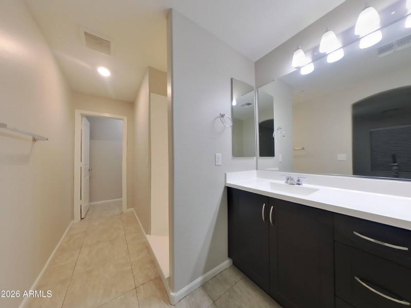 8_pc_UmjFqk3Eex_YhgXMvhLoT_layout_0