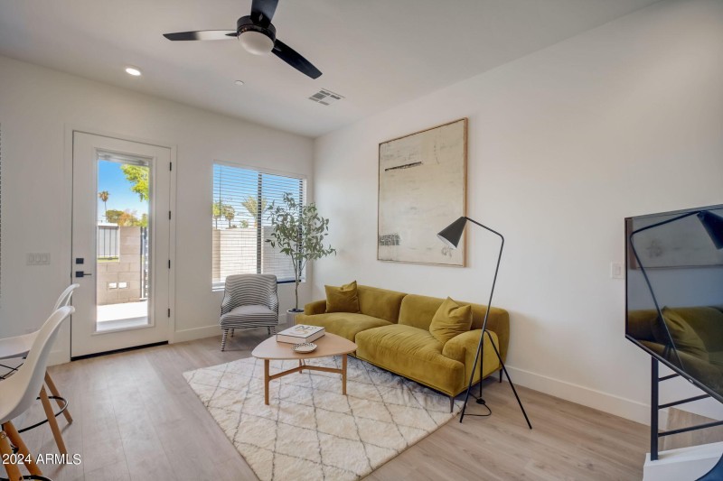 10-web-or-mls-W Coolidge St -010