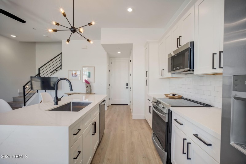 6-web-or-mls-W Coolidge St -006