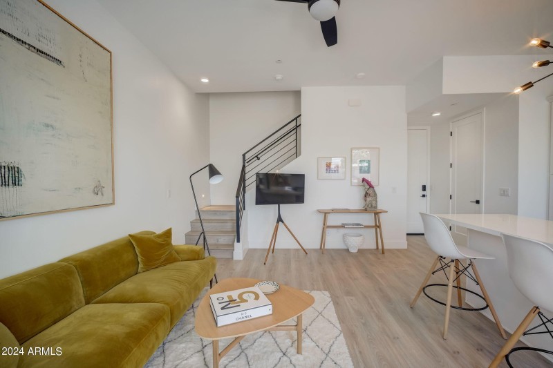 11-web-or-mls-W Coolidge St -011