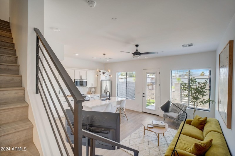 13-web-or-mls-W Coolidge St -013