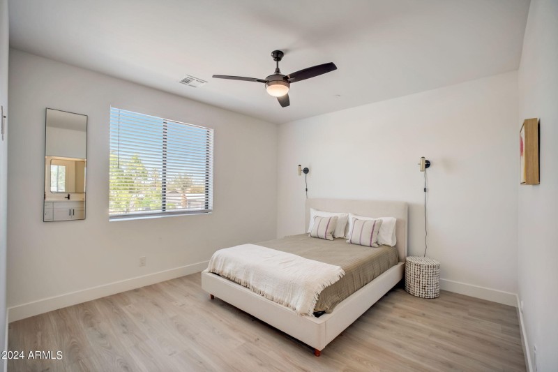 21-web-or-mls-W Coolidge St -021