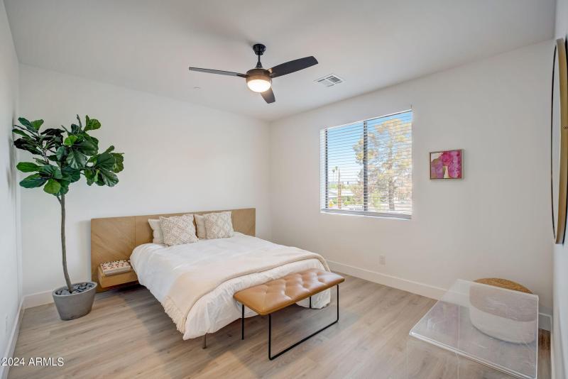 17-web-or-mls-W Coolidge St -017