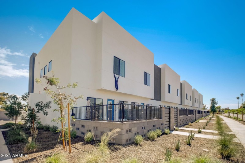 1-web-or-mls-W Coolidge St -001