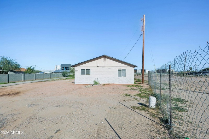 27-web-or-mls-E Pueblo Ave-S1201-027