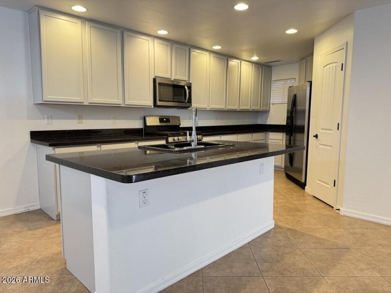 1735DA4F-0853-4CEA-9AB5-1E2DFDF9A052_1_1