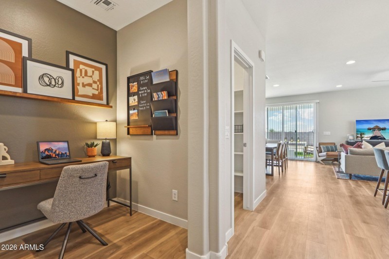 2-web-or-mls-6010 S 47th Lane-S3007-002