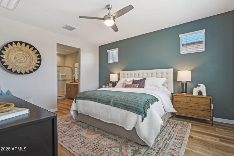 28-web-or-mls-6010 S 47th Lane-S3007-028