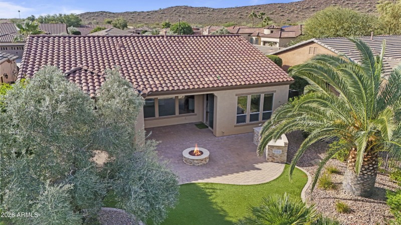 Enclosed Backyard large patio, fire pit,